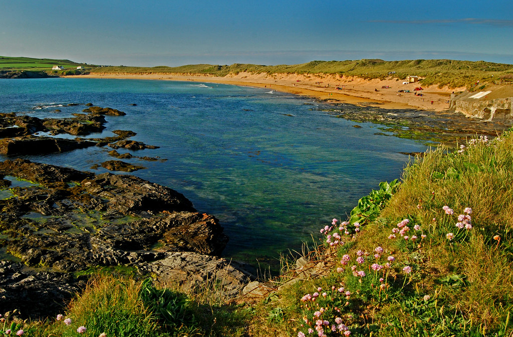 Constantine Bay Constantine Bay is a village and beach on … Flickr