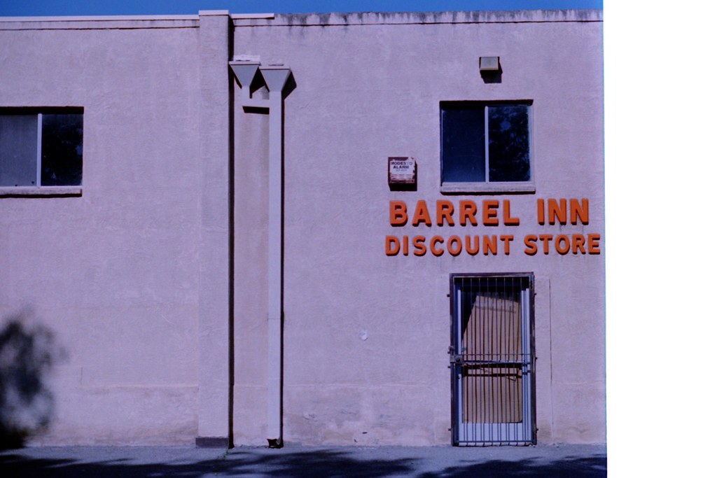Barrel Inn Discount Store. Turlock, CA Samuel Ruiz Flickr