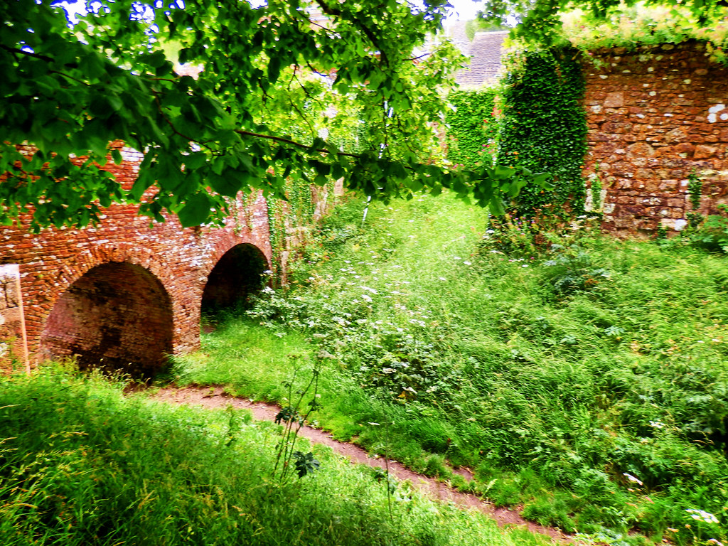 Carisbrooke Castle, Isle of Wight Carisbrooke Castle is a … Flickr