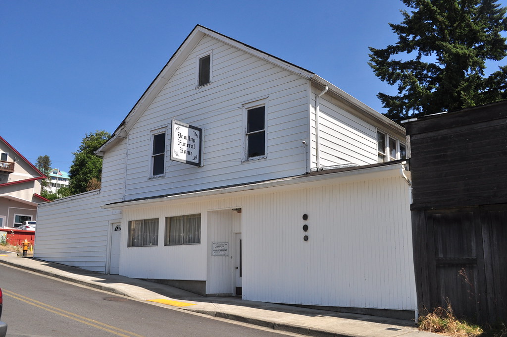 Cathlamet, WA Dowling Funeral Home 02 Joe Mabel Flickr