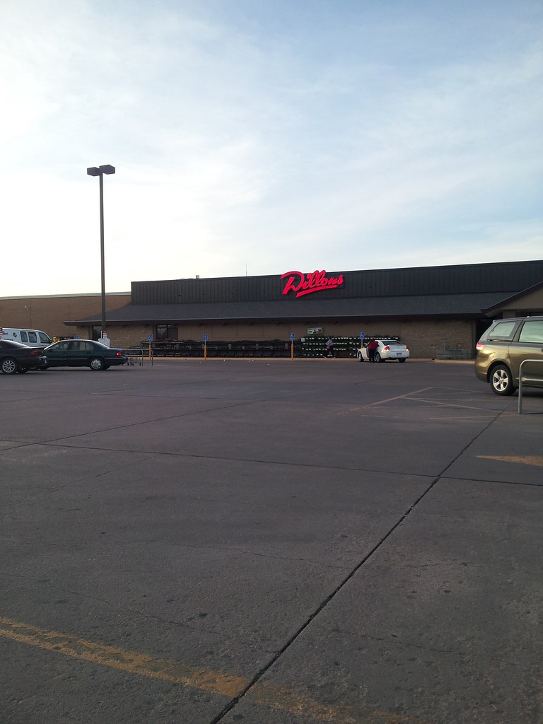 Dillons 1305 E. Kansas Ave. Garden City, KS storewanderer Flickr