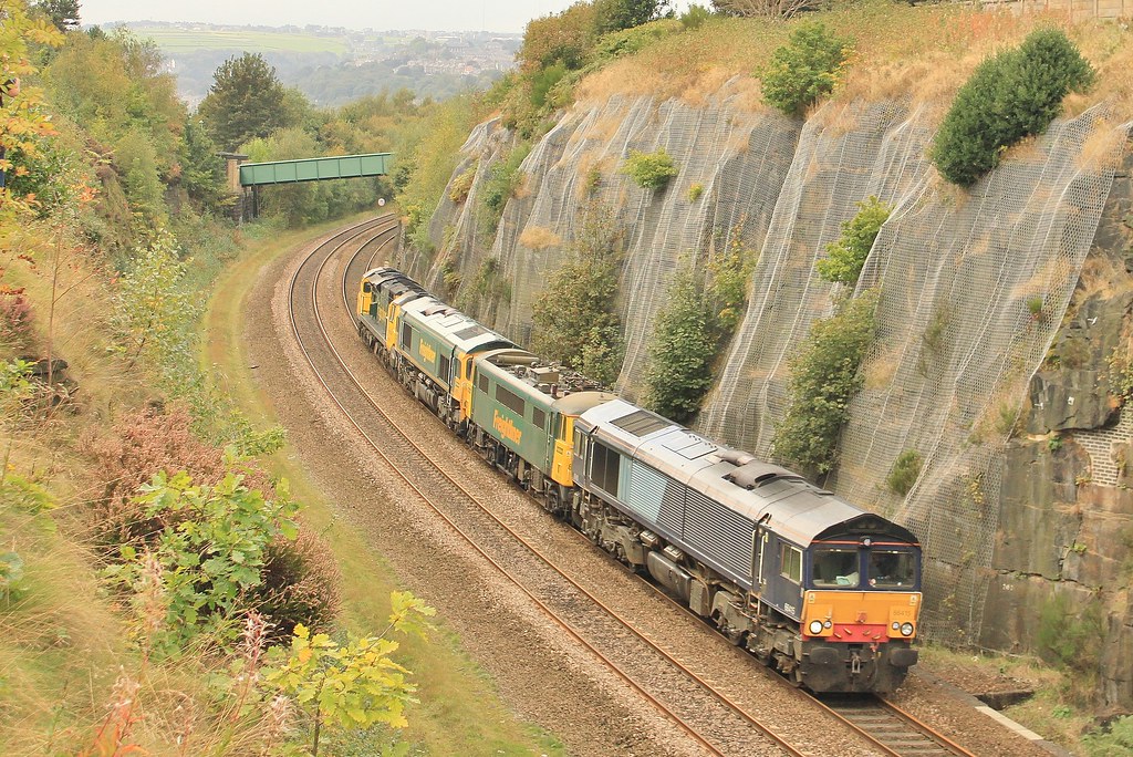 66415/86610/66551/70015 12.45 Paddock Huddersfield with … Flickr