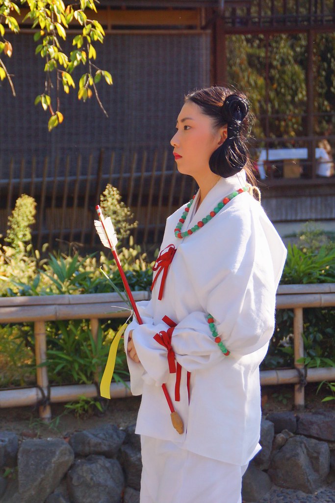 櫛祭り3 20140922DSC06706 京都安井金比羅宮では理美容師による櫛に感謝して髪型の時代風俗を再現し… Flickr