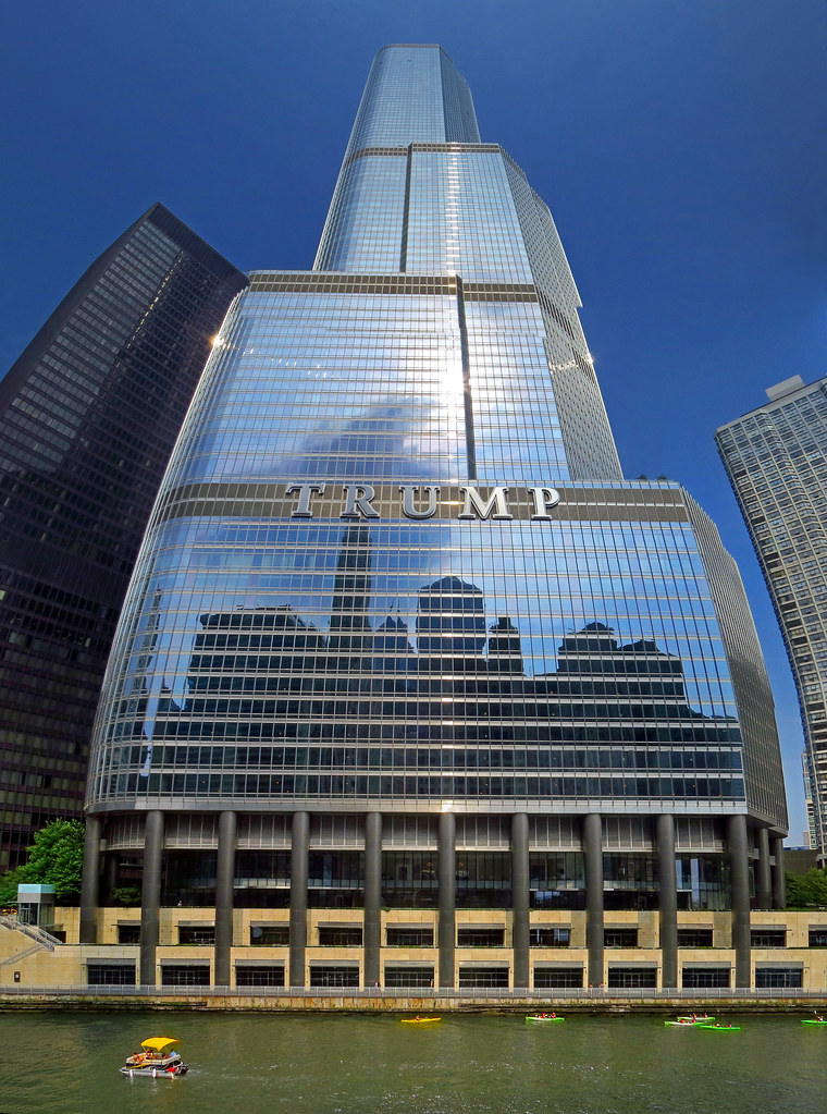 Trumped On our Chicago River architectural tour, one build… Flickr
