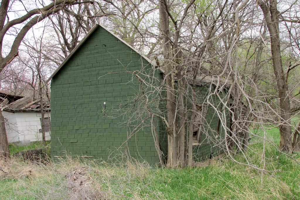Abandoned Houses Monowi, NE Monowi is a ghost town in Bo… Flickr