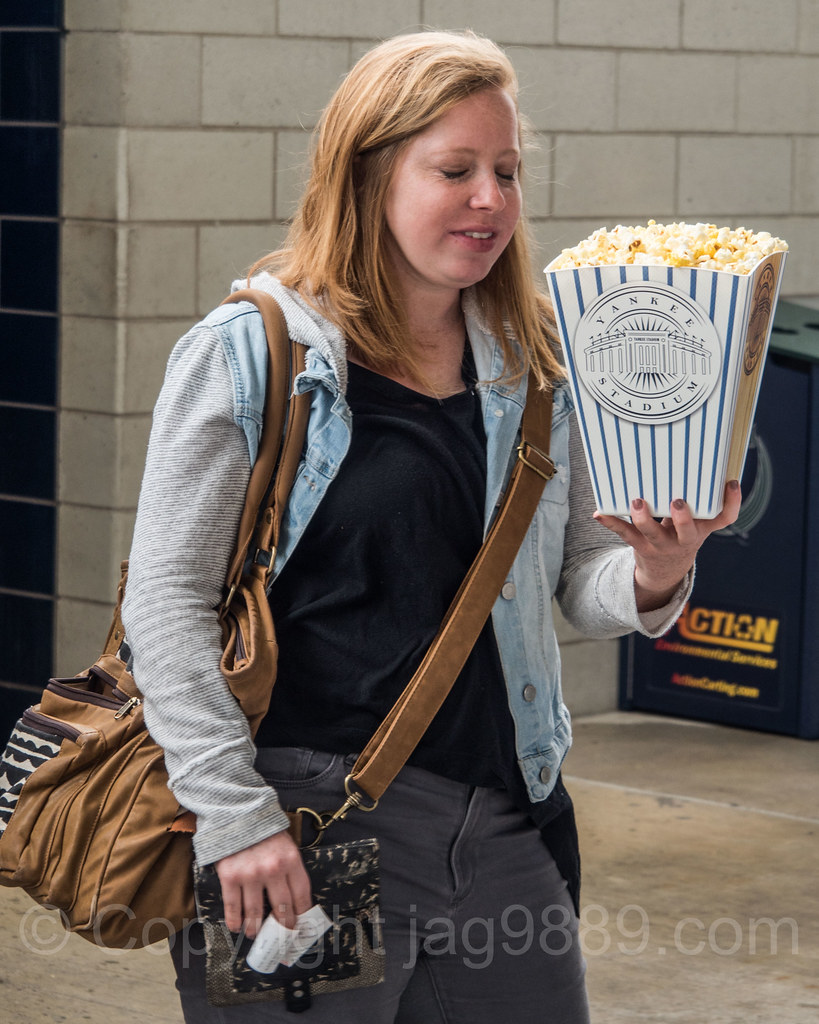 The Popcorn Lady inside Yankee Stadium, The Bronx, New Yor… Flickr