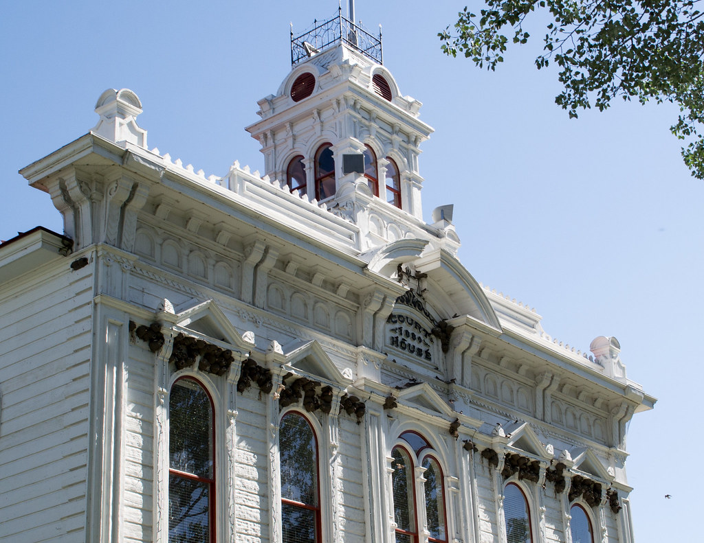 Bridgeport Courthouse (0314) Detail on the swallow nests a… Flickr