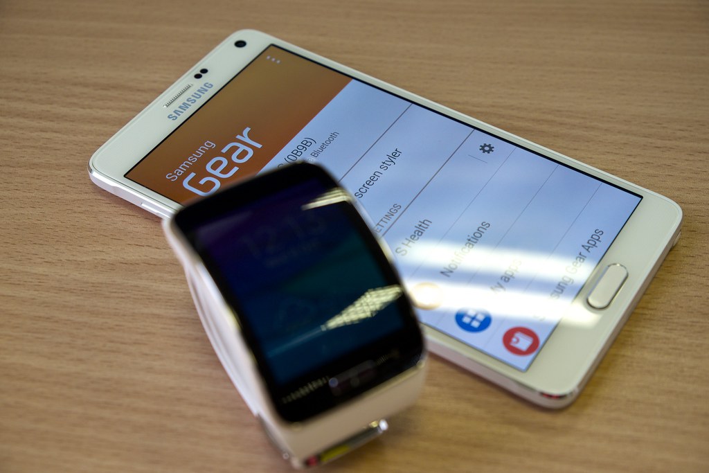 Samsung Gear S smartwatch with Galaxy Note 4 Kārlis Dambrāns Flickr