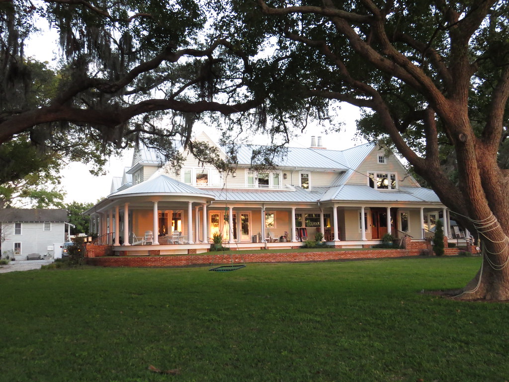 Sunset Stroll on VIctoria Drive Dunedin, FL Dunedin Hist… Flickr