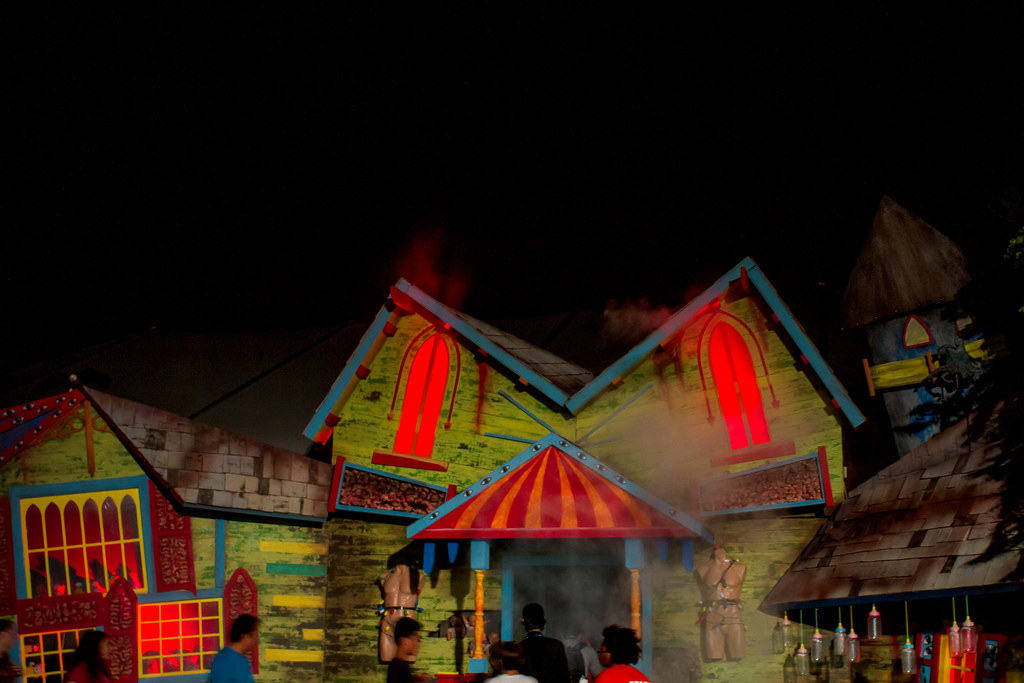 20140927IMG_6979 Dollhouse of the Damned. Halloween Horro… Flickr
