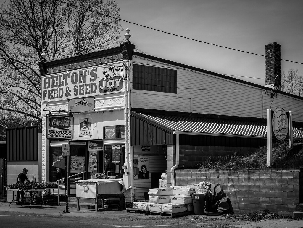 Helton's Feed & Seed This building in Waverly, Ohio has an… Flickr
