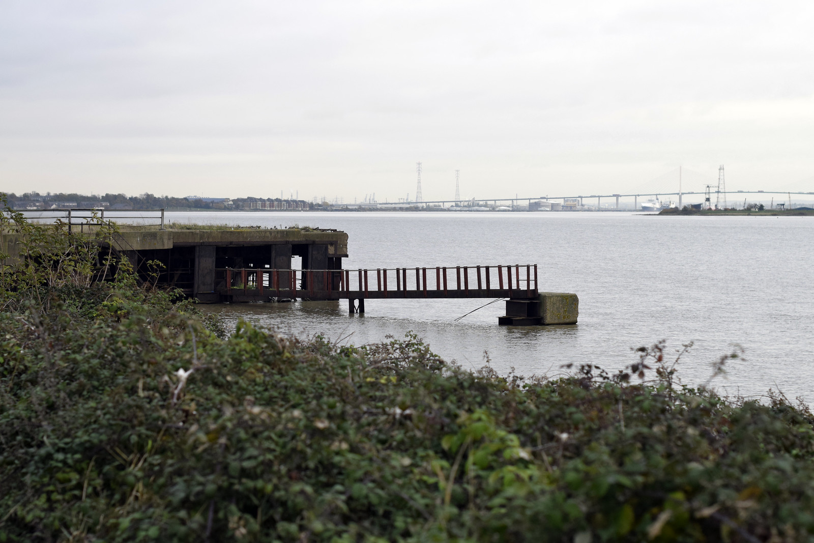Photo slideshow London Outer Orbital Path Rainham to Purfleet via