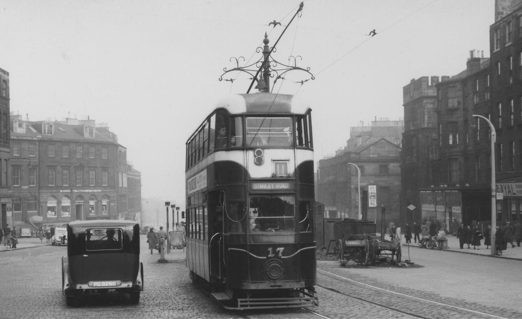 Edinburgh Tram No. 17 on Service 11 to Stanley Road in Lei… Flickr
