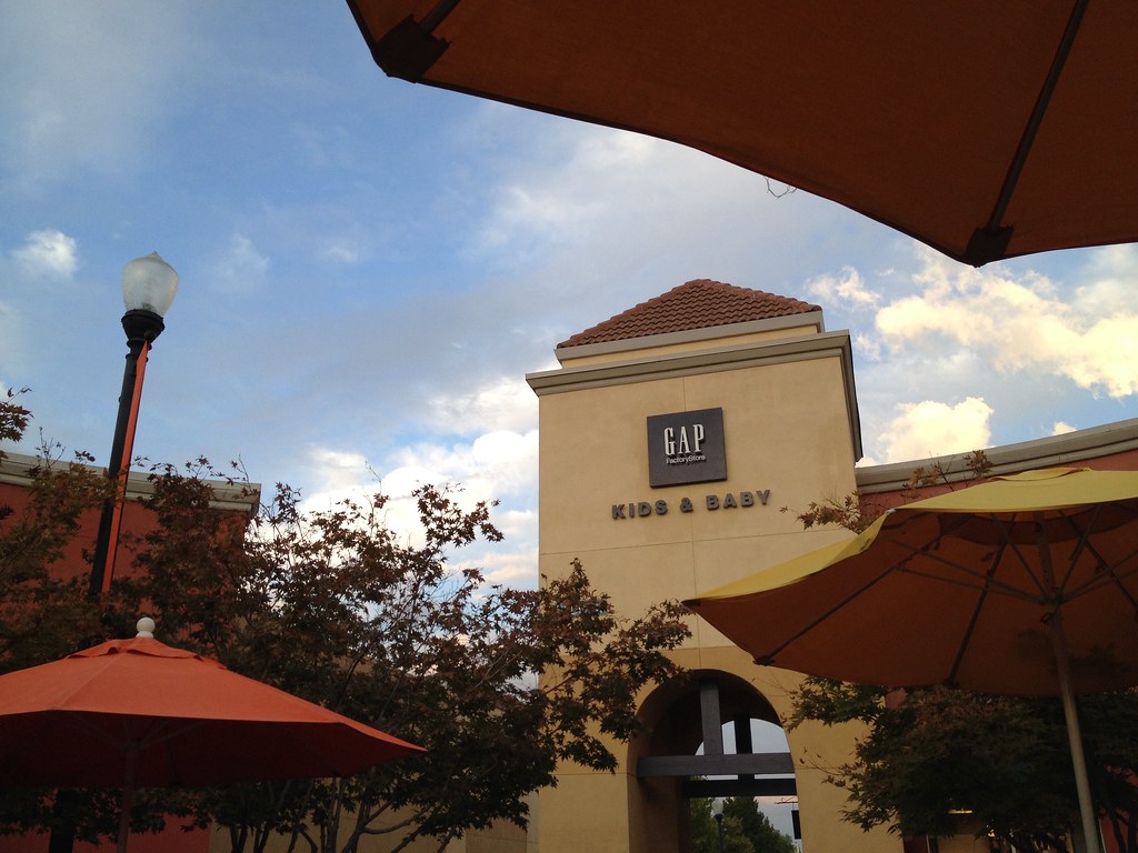 Gap Store, Folsom Premium Outlets ray_explores Flickr