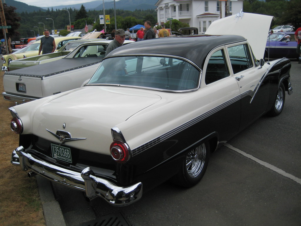 1956 Ford Fairlane Club Sedan Annual car show in Lyman, Wa… Flickr