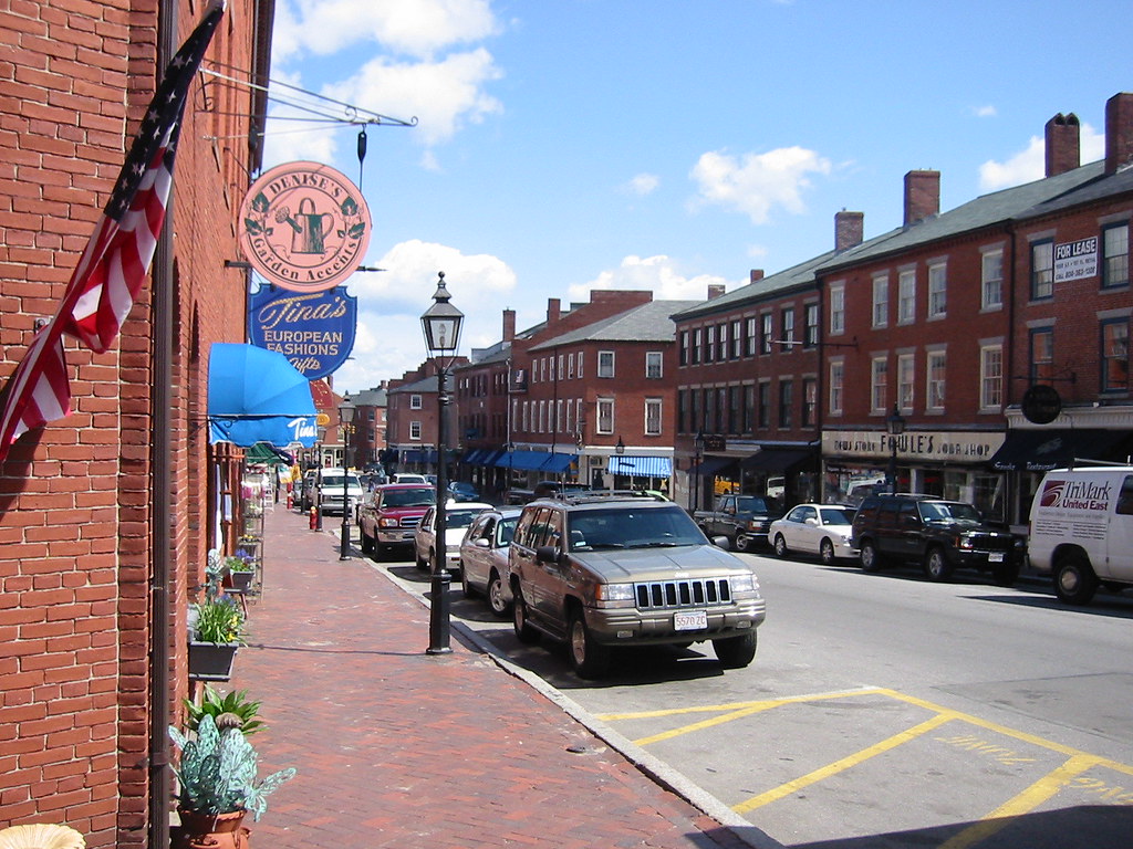 1090996_IMG State Street, Newburyport Gerald Azenaro Flickr