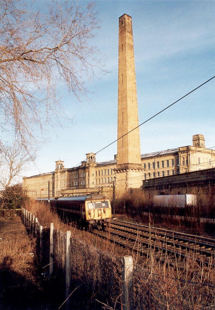 Salt's Mill Salts Mill, Saltaire, Bradford. Train is on th… Flickr