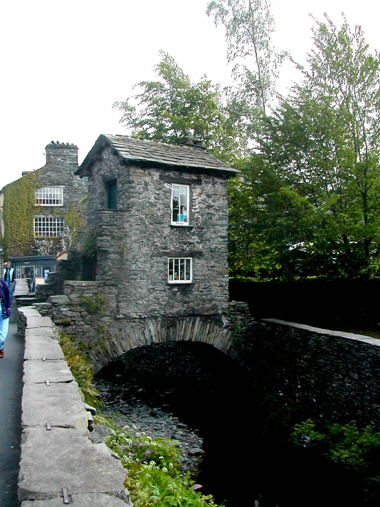 Lakes2004_2778Lx Bridge House in Ambleside was built in th… Flickr