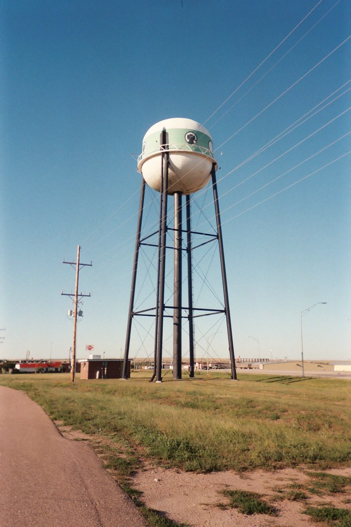 Alien Tower Ogallala, NB This is a water tower with pain… Flickr