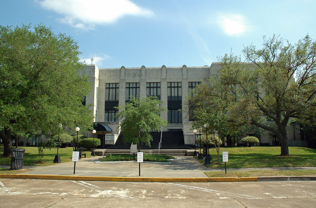 Liberty County Courthouse Liberty County Courthouse in Lib… Flickr