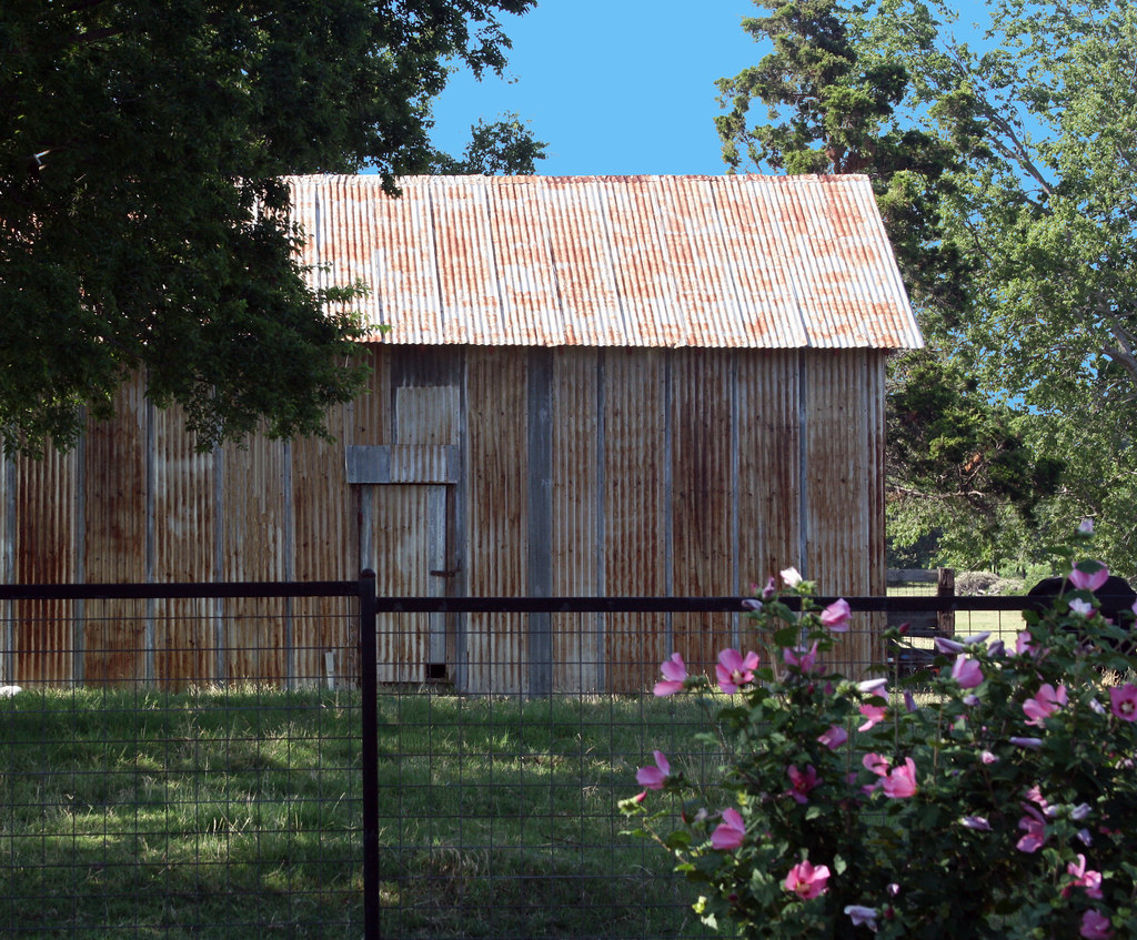 Rust On The Tin Barn A sunny day in OK, an old metal barn,… Flickr