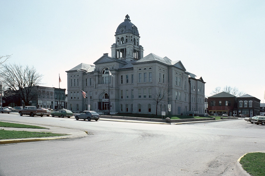 FULTON_1980ap16030 Fulton County Courthouse, Lewistown IL… Flickr
