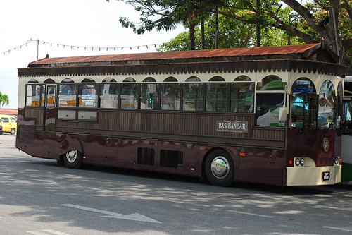 a town bus with original identity / bas bandar / town bus Flickr