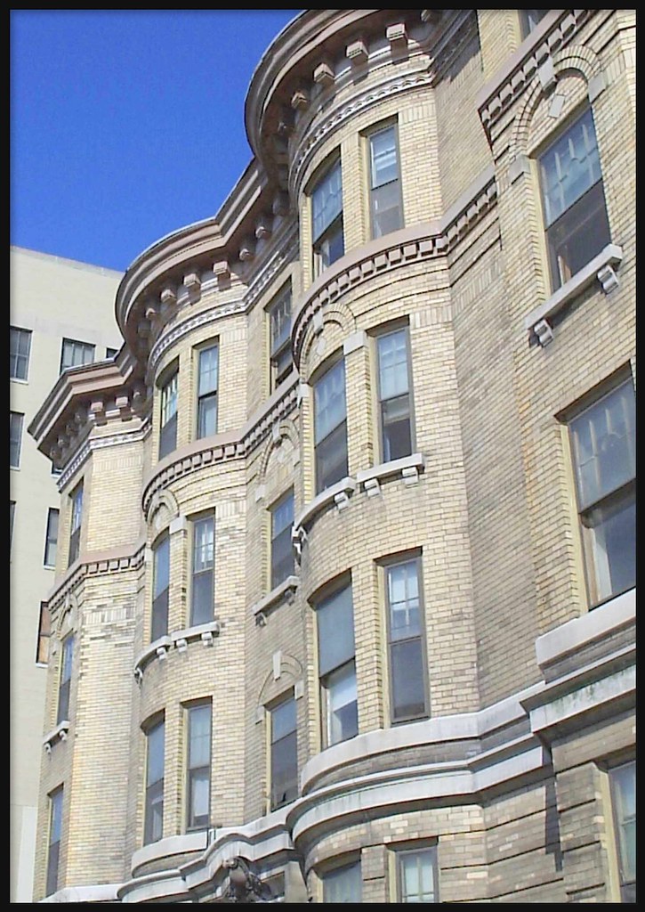 Ansonia Apartments (Roofline)Detroit MI This building fe… Flickr