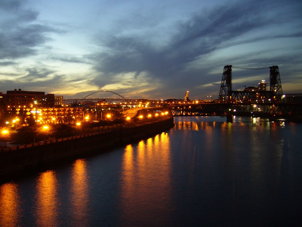 Waterfront park and Steel bridge The lovely Steel Bridge (… Flickr