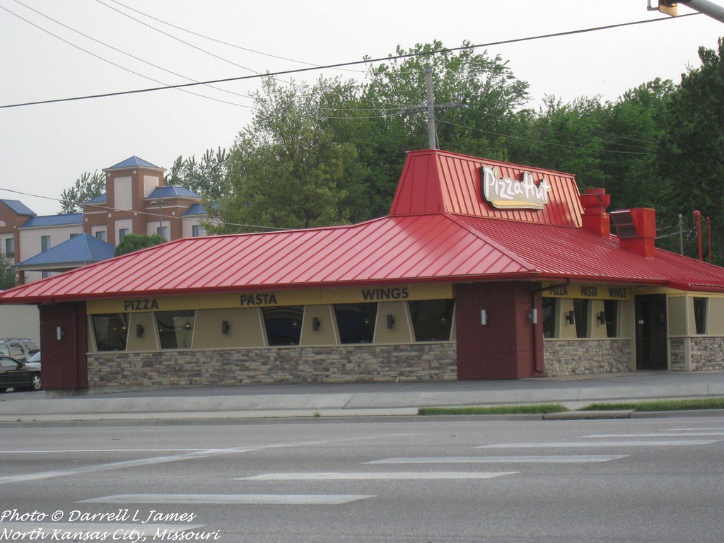 Pizza Hut, Lansing KS, 2AKA "The biggest Pizza Hut in th… Flickr