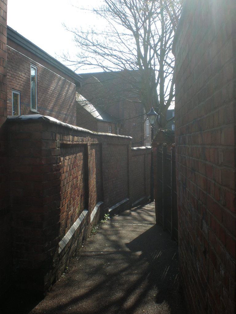 Evington Footway, Leicester The Evington Footway runs from… Flickr