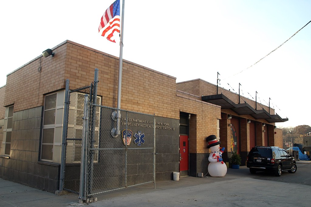 EMS18 FDNY EMS Battalion 18 Station House, Bathgate, Bronx… Flickr