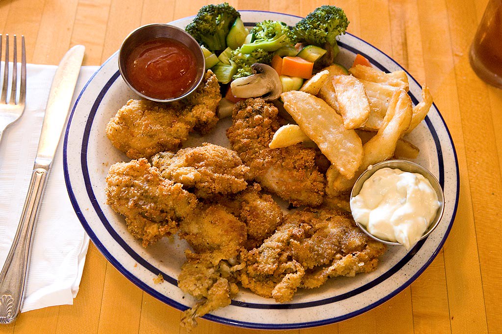 Deep Fried Oysters in seasoned bread crumbs and served wit… Flickr