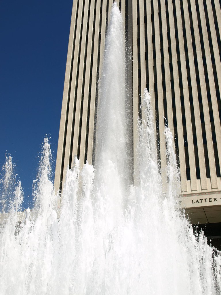 P8238340 Water fountain on Temple Square in Salt Lake City… Flickr