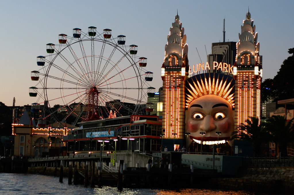 Luna Park The Luna Park amusement park adjacent to the Har… Flickr