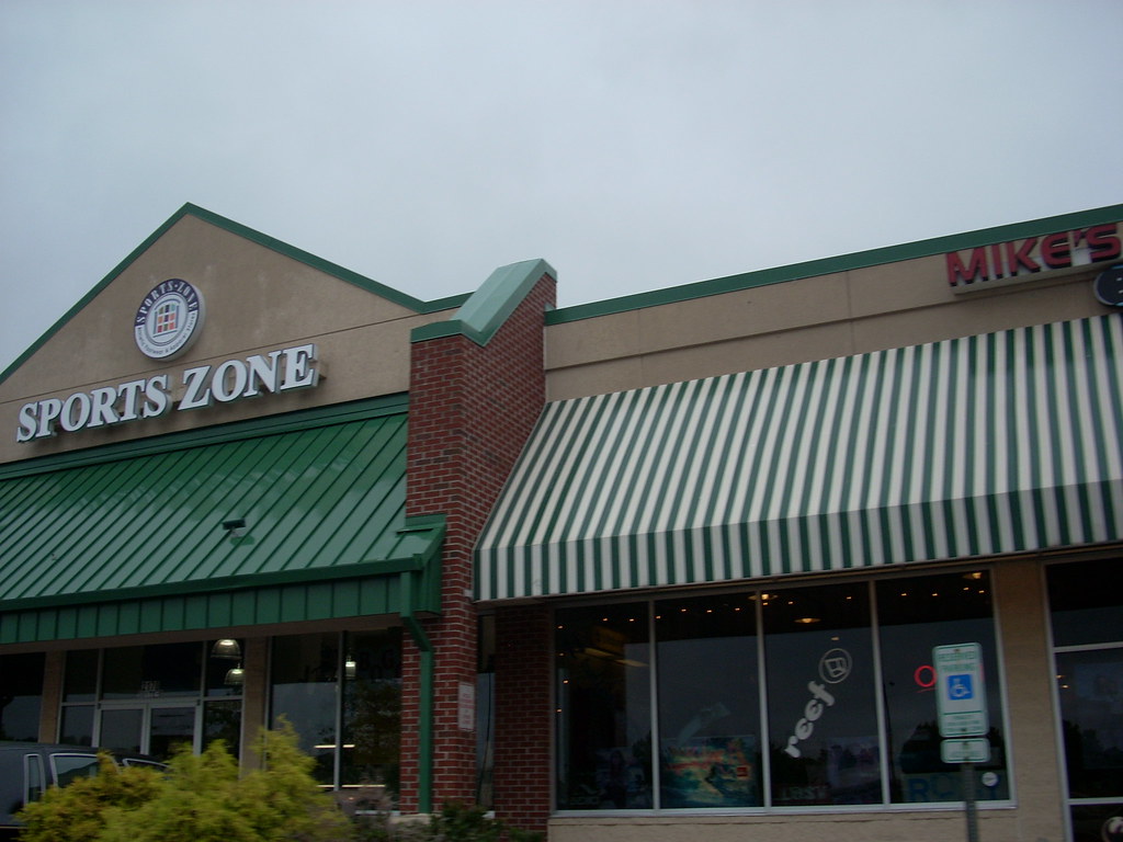 Coliseum Marketplace stores Sports Zone Mike's Surf Shop (… Flickr