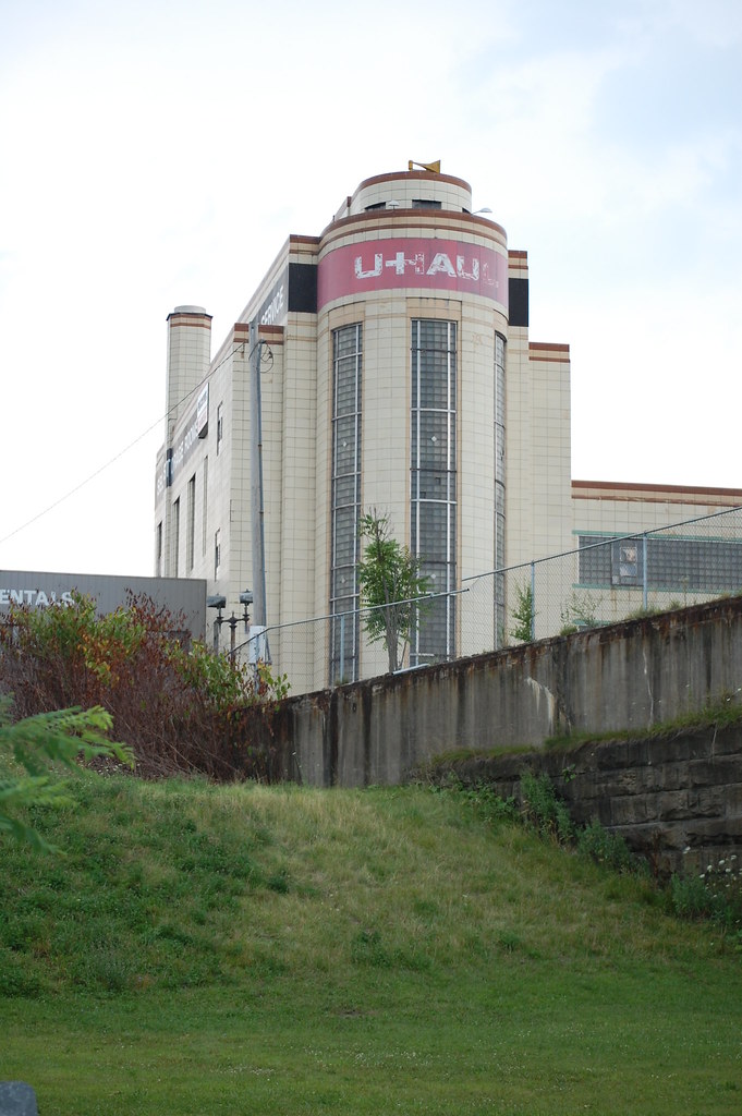 2008072528 UHaul Uhaul building near Mill Creek Park in Y… Flickr