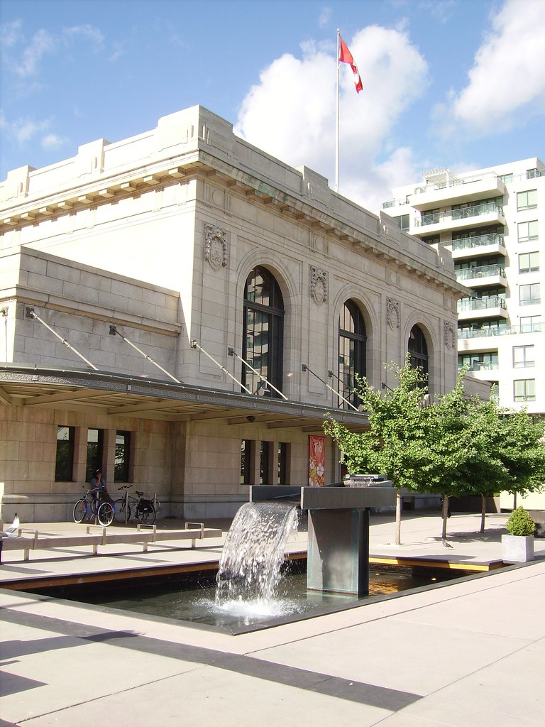 Toronto Yonge Street at Summerhill Sumerhill Station Aug… Flickr