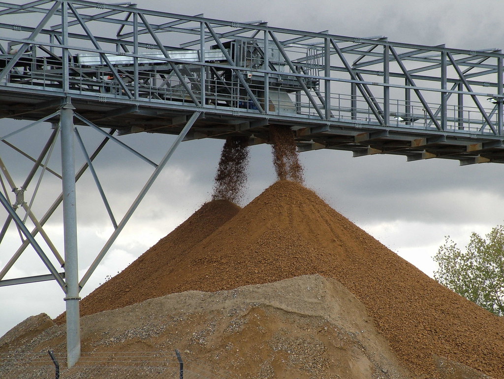 Lafarge Aggregates Ltd The gravel unloaded from Arco Axe m… Flickr