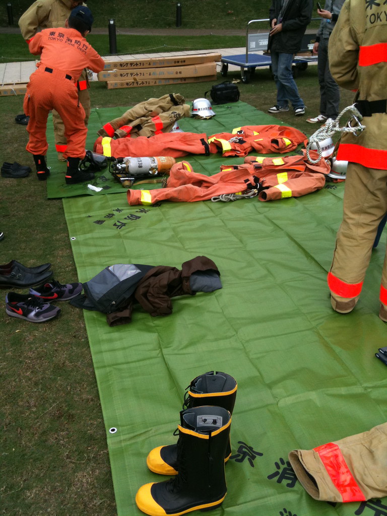 耐火服 東京ミッドタウンで避難訓練2009秋 Tatsuo Yamashita Flickr