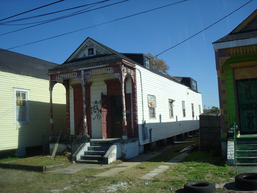 DSC01376 Shotgun house, note marking by survey team. 0 at … Flickr
