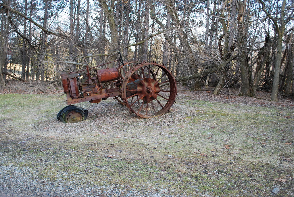 DSC_0017 old farmall at a local christmas tree farm sonny snyder