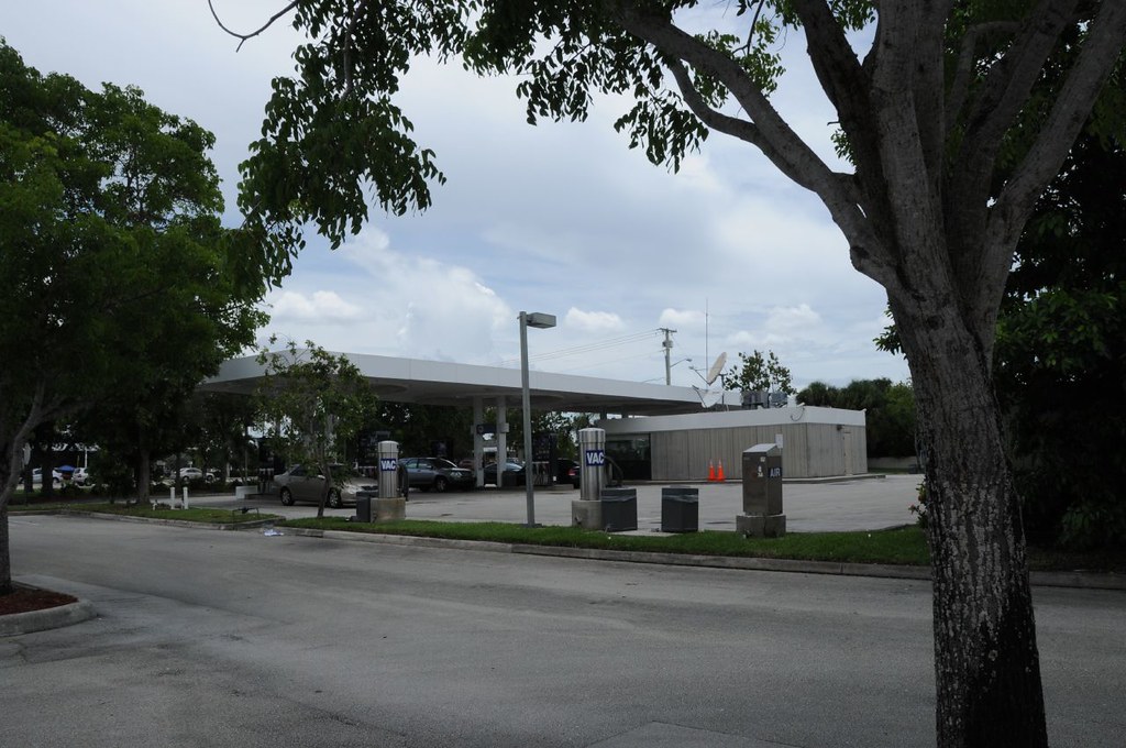 Mobil gas station Mobil gas station in KMart Plaza KMart… Flickr