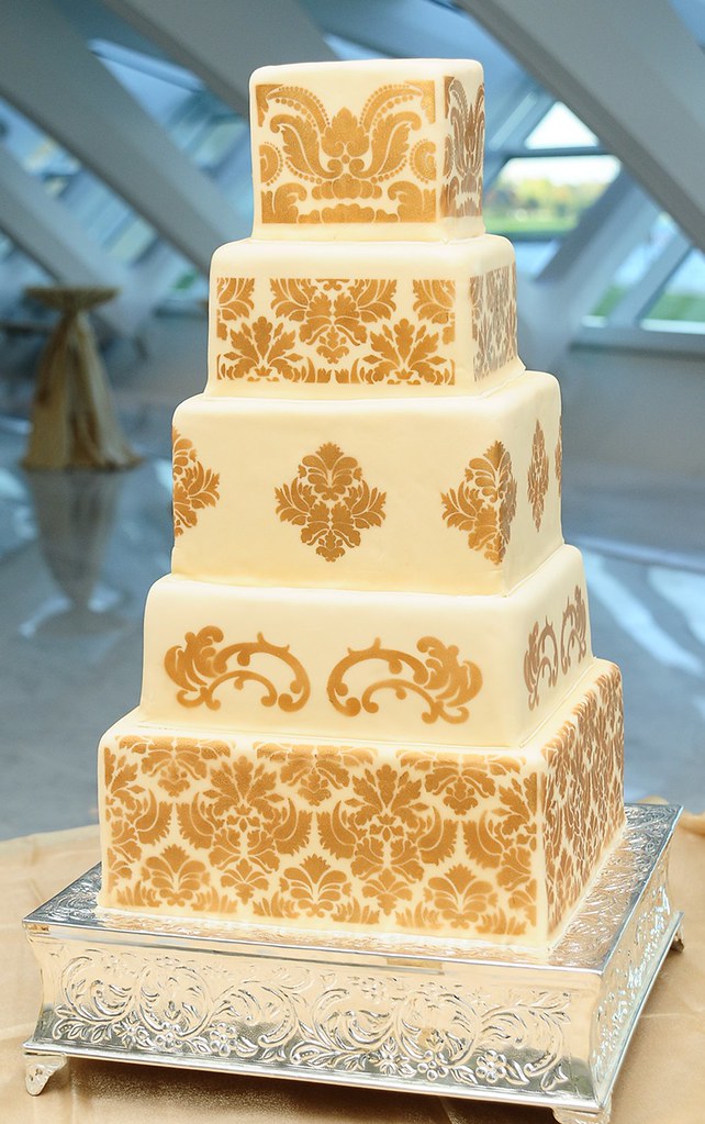damask cake This cake was featured in M January 2009 editi… Erin