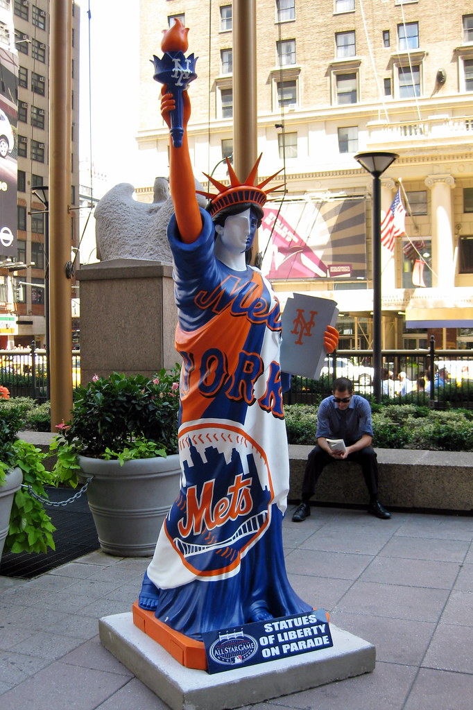 NYC Statues of Liberty on Parade New York Mets To celeb… Flickr