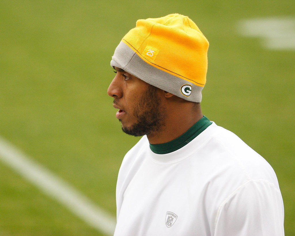 Ryan Grant Before Colts Game 2008 Canon EOS 20D w/ EF 80… Flickr