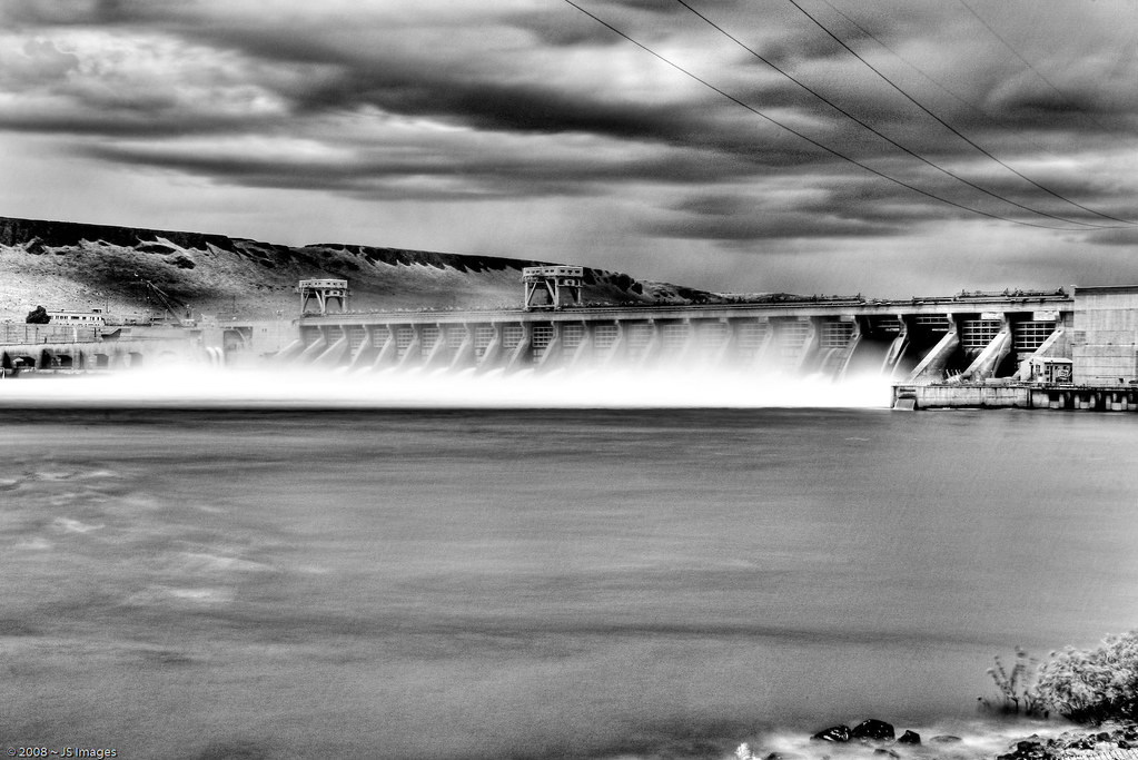 McNary Dam II McNary Dam is a 1.4 mile (2.2 km) long hydro… Flickr