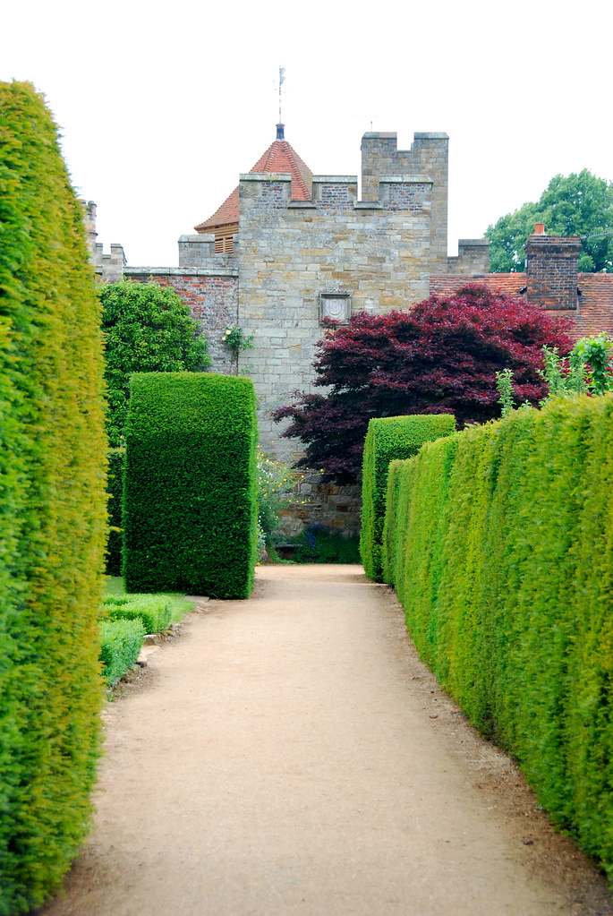 Hedging Your Way Around Penshurst Place Another of Penshur… Flickr