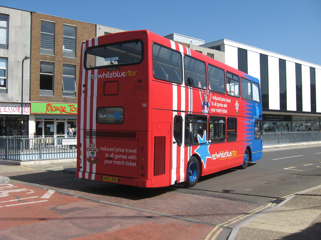 780, Southampton, 17/04/10 The Blue Star bus in a special … Flickr