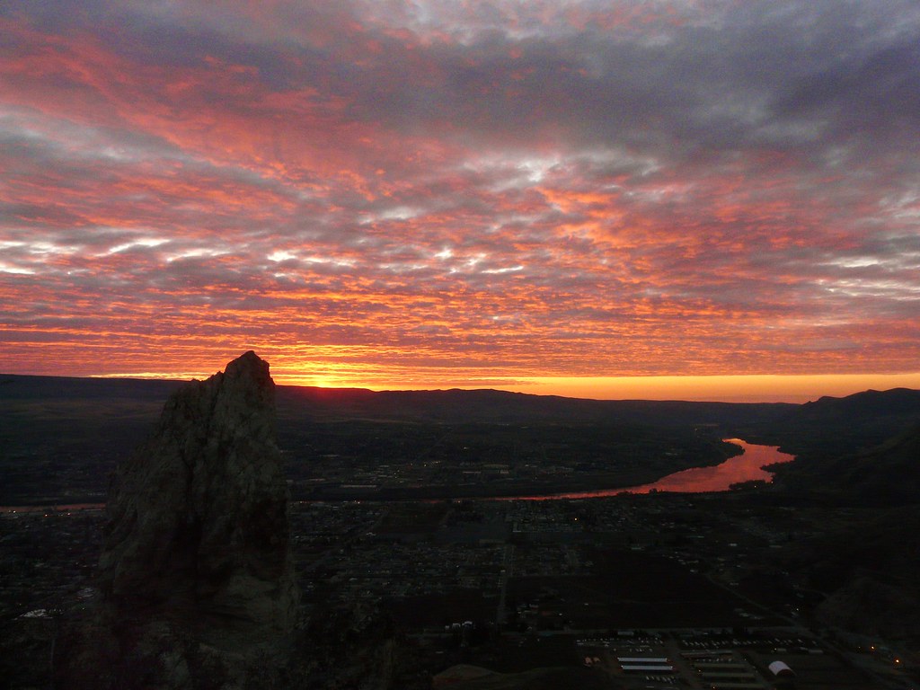 Wenatchee sunrise Sunrise over the city of Wenatchee as vi… Flickr
